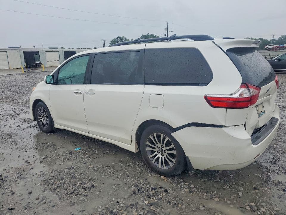 2018 TOYOTA SIENNA XLE 8-PASSENGER 2