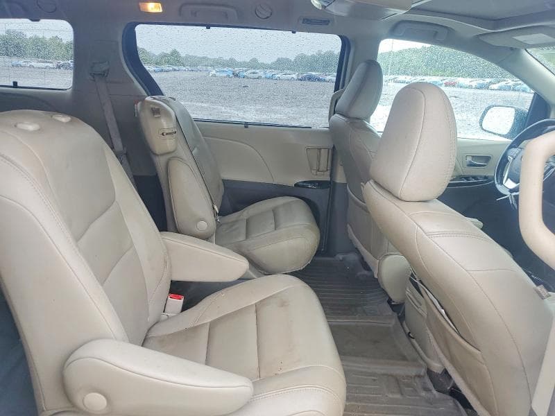2018 TOYOTA SIENNA XLE 8-PASSENGER 11