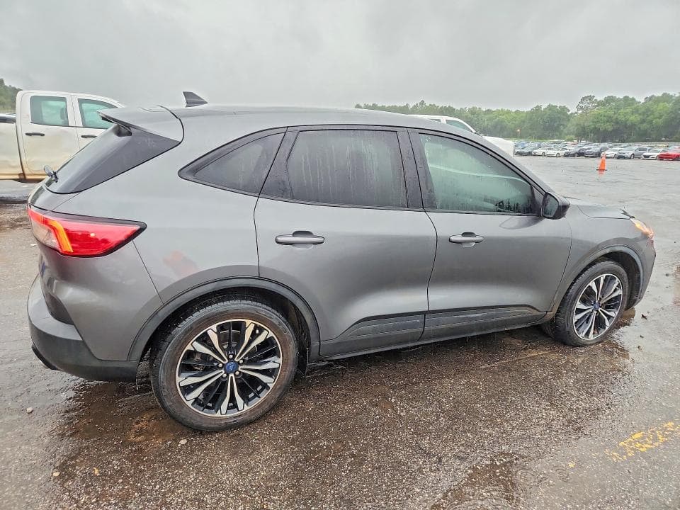 2022 FORD ESCAPE SE 3