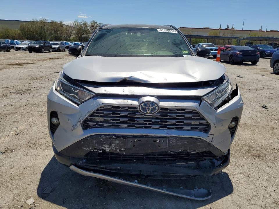 2020 TOYOTA RAV4 XSE 5