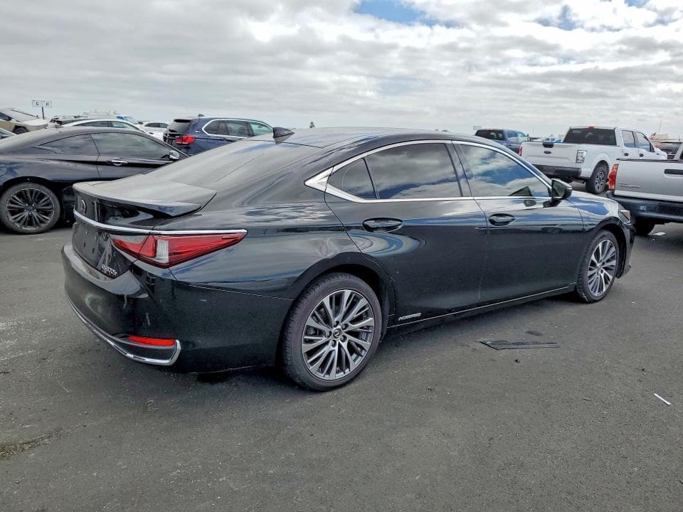 2019 LEXUS ES 300H 3