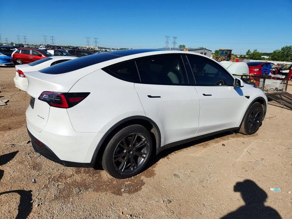 2024 TESLA MODEL Y 3