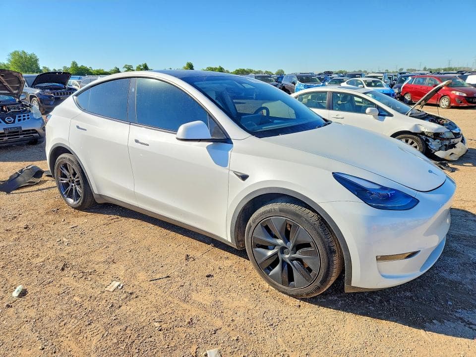 2024 TESLA MODEL Y 4