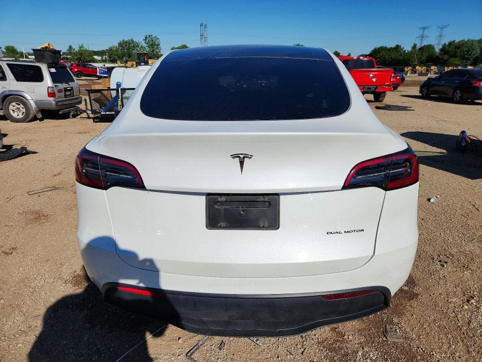 2024 TESLA MODEL Y 6