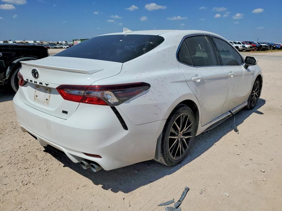 2022 TOYOTA CAMRY SE SE 3