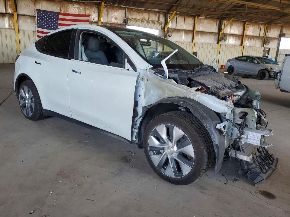 2023 TESLA MODEL Y 4