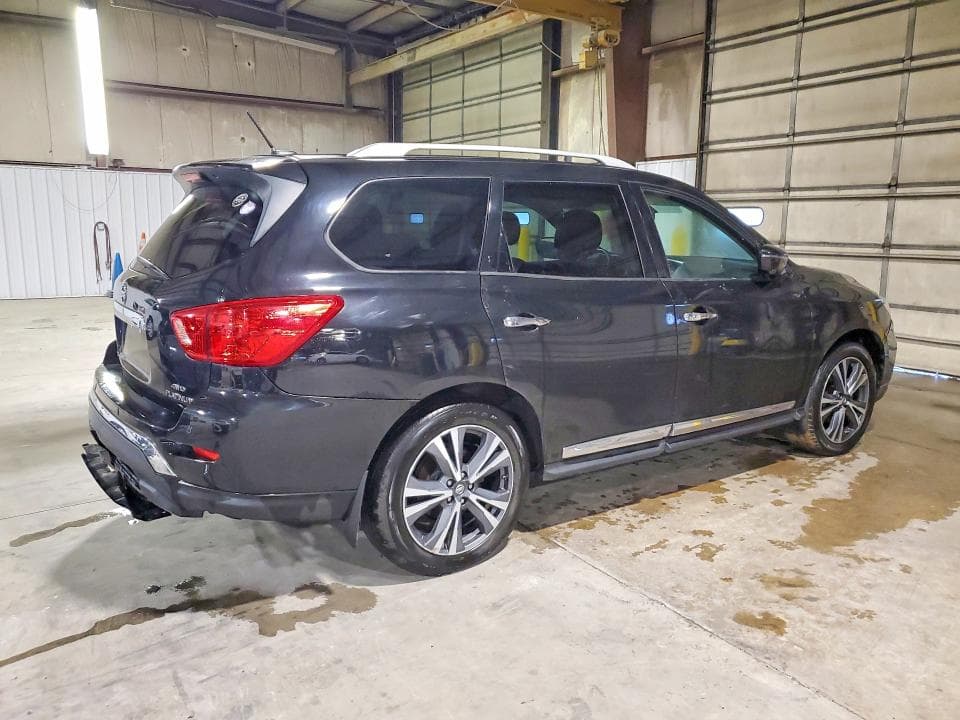 2017 NISSAN PATHFINDER PLATINUM 3