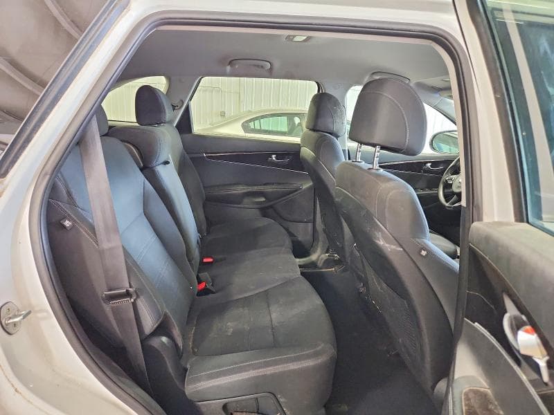 2017 KIA SORENTO LX V6 11