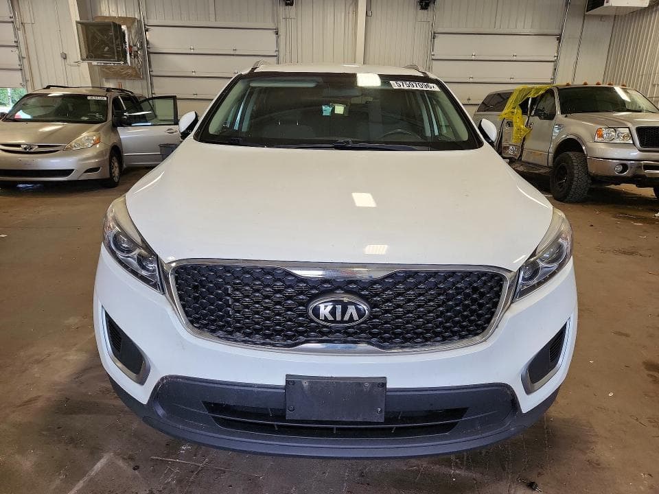 2017 KIA SORENTO LX V6 5
