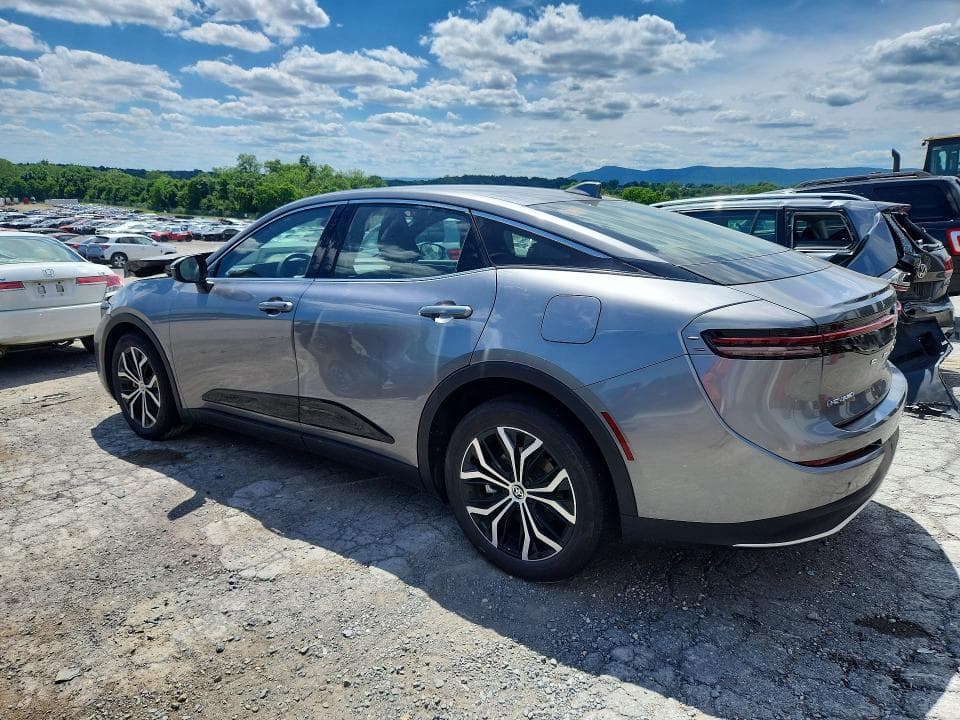 2024 TOYOTA CROWN XLE 2