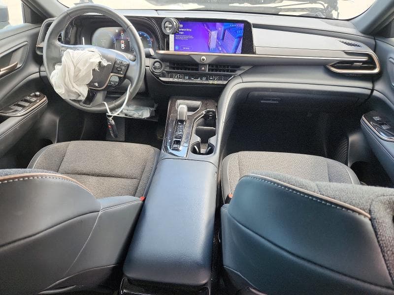 2024 TOYOTA CROWN XLE 8