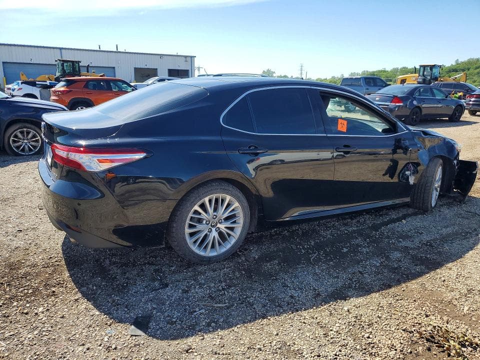 2018 TOYOTA CAMRY XLE XLE 3
