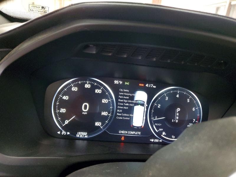 2017 VOLVO XC90 T6 9