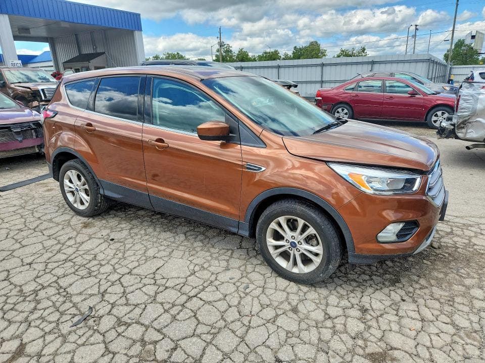 2017 FORD ESCAPE SE 4