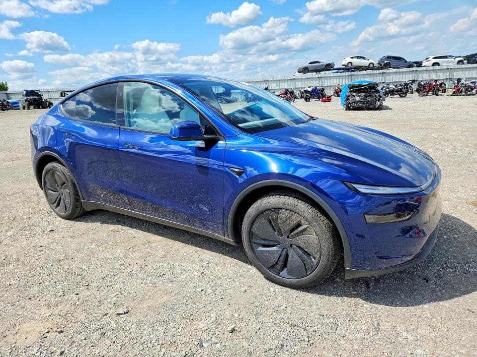 2026 TESLA MODEL Y 4