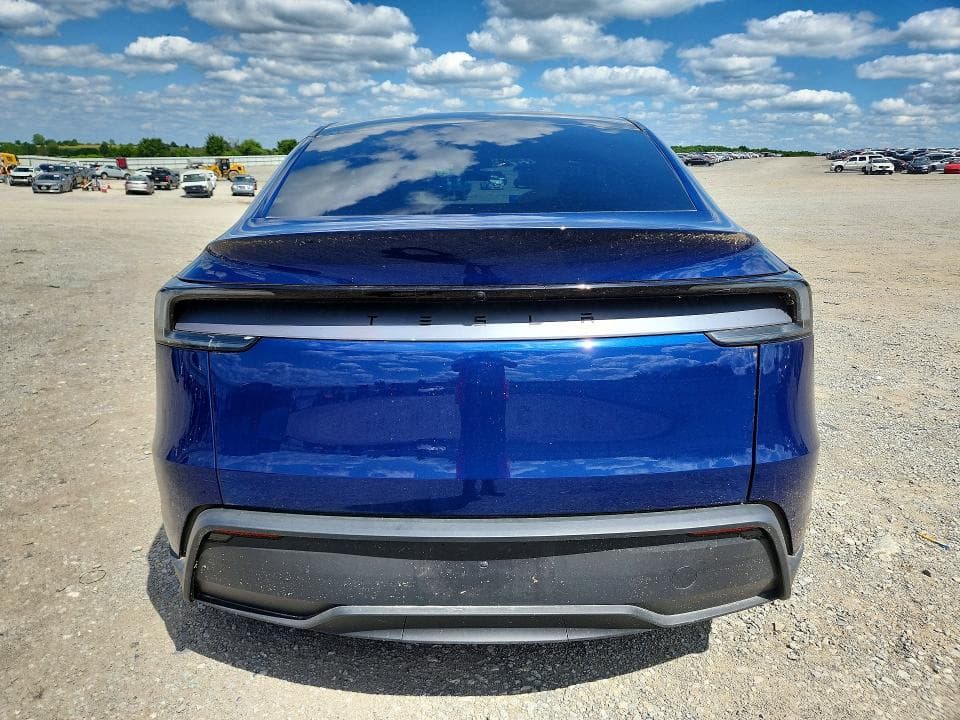 2026 TESLA MODEL Y 6
