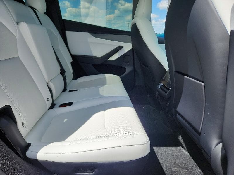 2026 TESLA MODEL Y 10