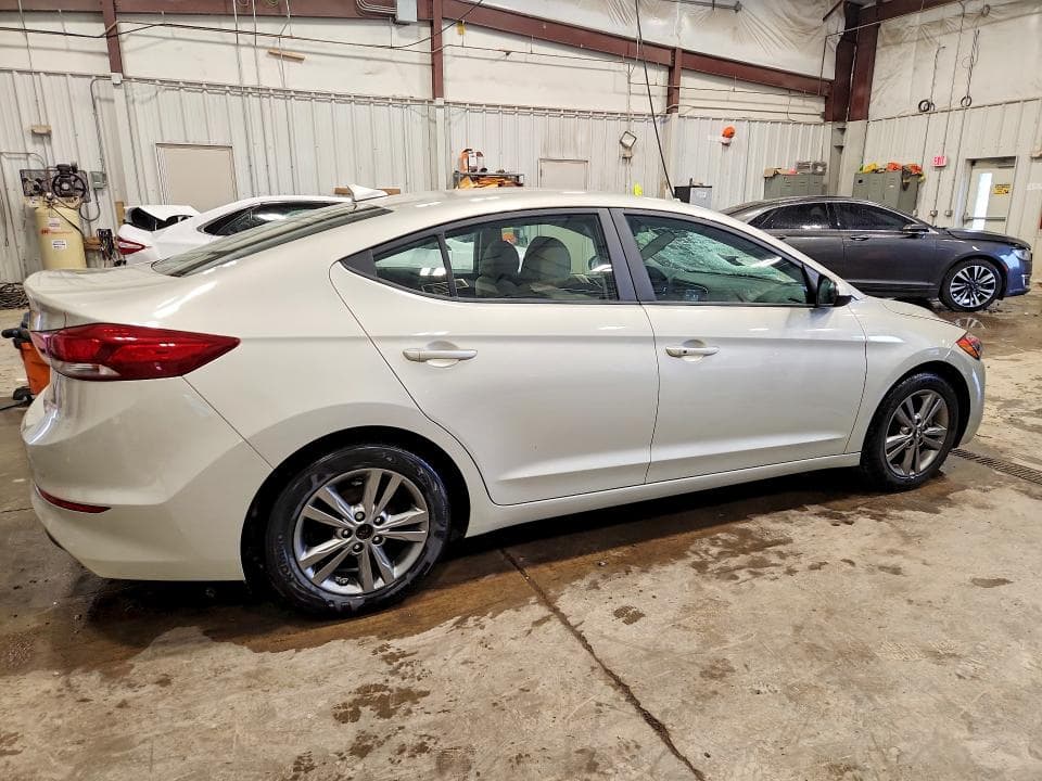2017 HYUNDAI ELANTRA SE 3