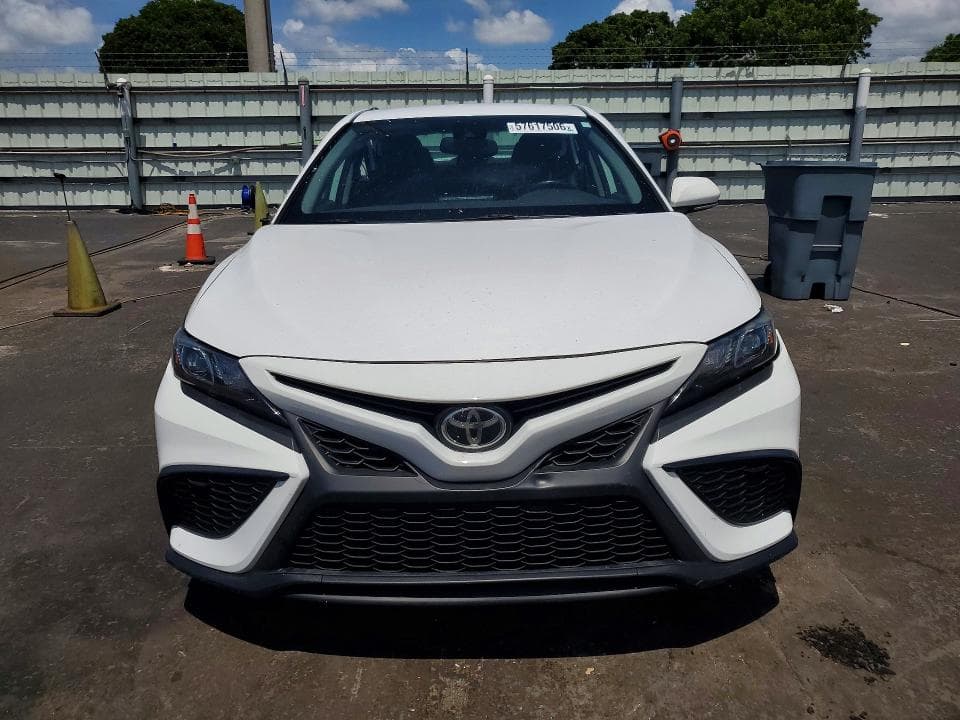 2021 TOYOTA CAMRY SE 5