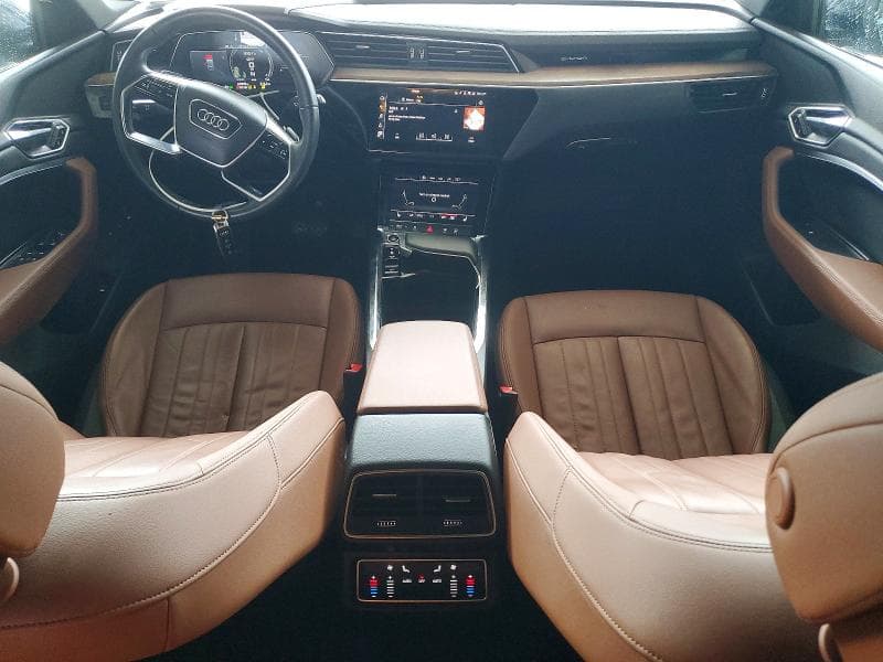 2022 AUDI E-TRON PREMIUM 8