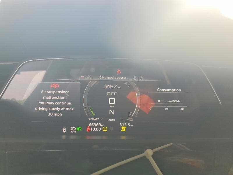 2022 AUDI E-TRON PREMIUM 9