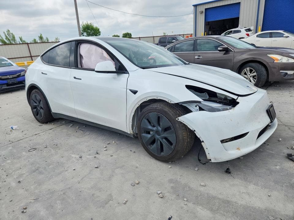 2024 TESLA MODEL Y 4