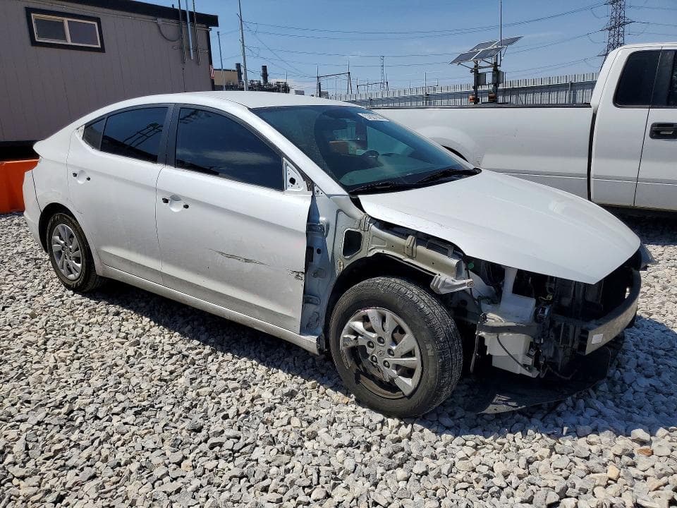 2019 HYUNDAI ELANTRA SE 4