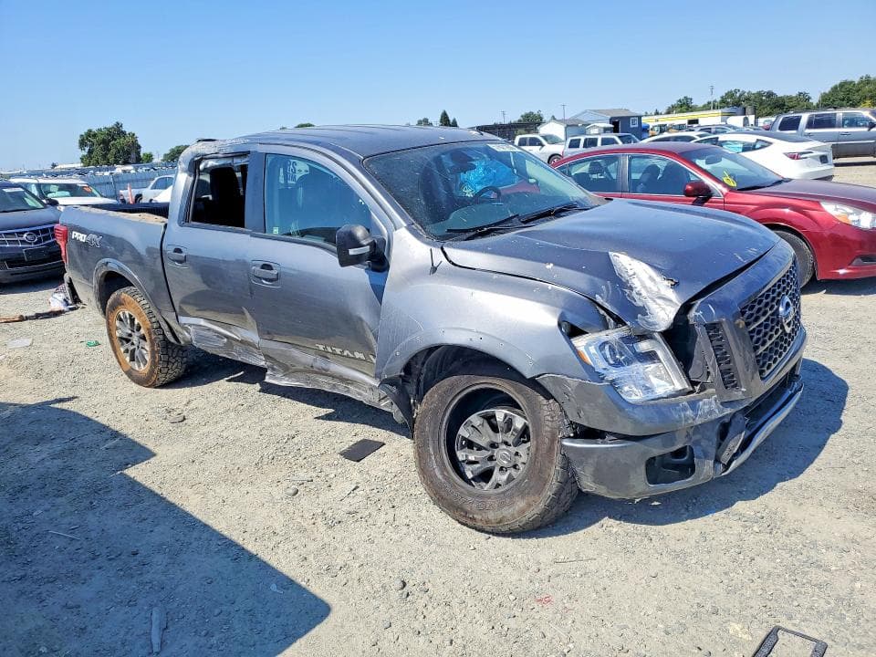 2019 NISSAN TITAN PRO-4X 4