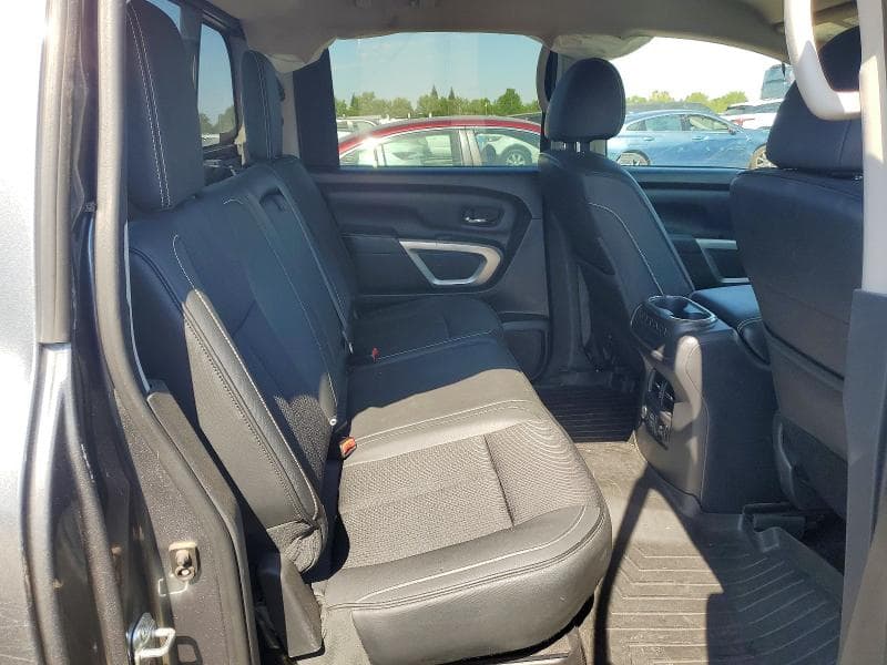 2019 NISSAN TITAN PRO-4X 10