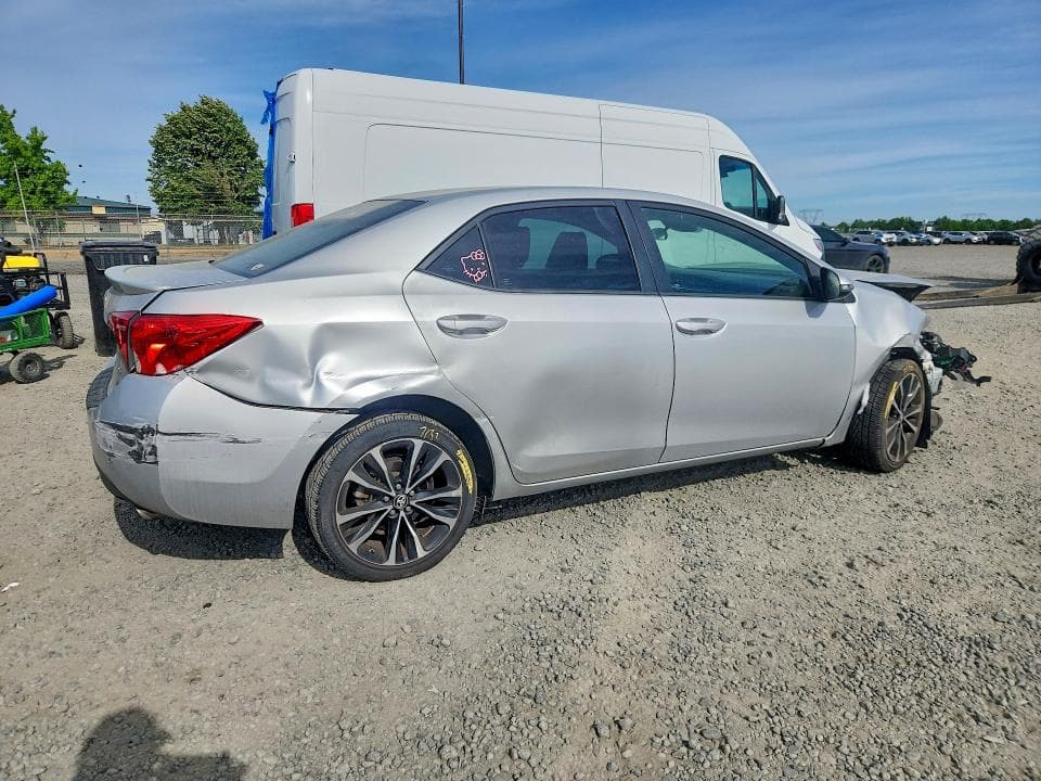2017 TOYOTA COROLLA SE SE 3