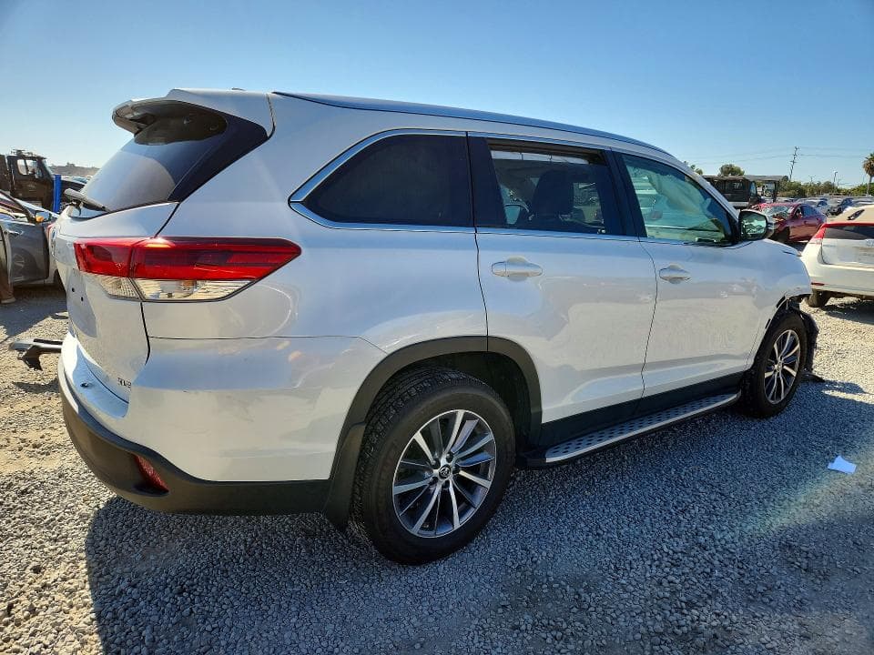 2019 TOYOTA HIGHLANDER XLE XLE 3