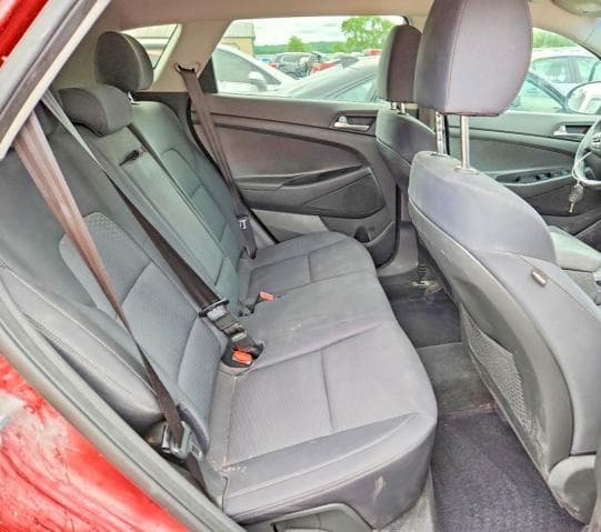 2020 HYUNDAI TUCSON SE 11