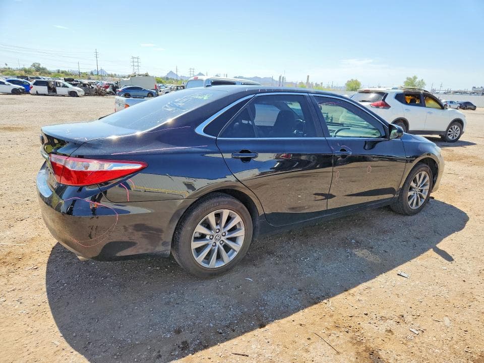 2017 TOYOTA CAMRY XLE 3