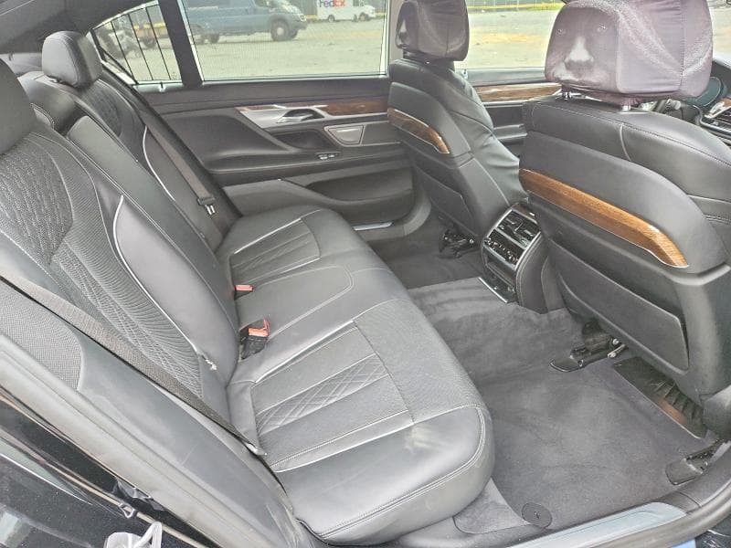 2018 BMW 750 XI 10