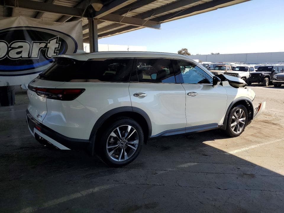 2023 INFINITI QX60 LUXE 3