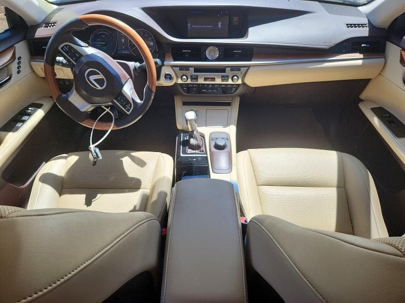 2016 LEXUS ES 300H 8