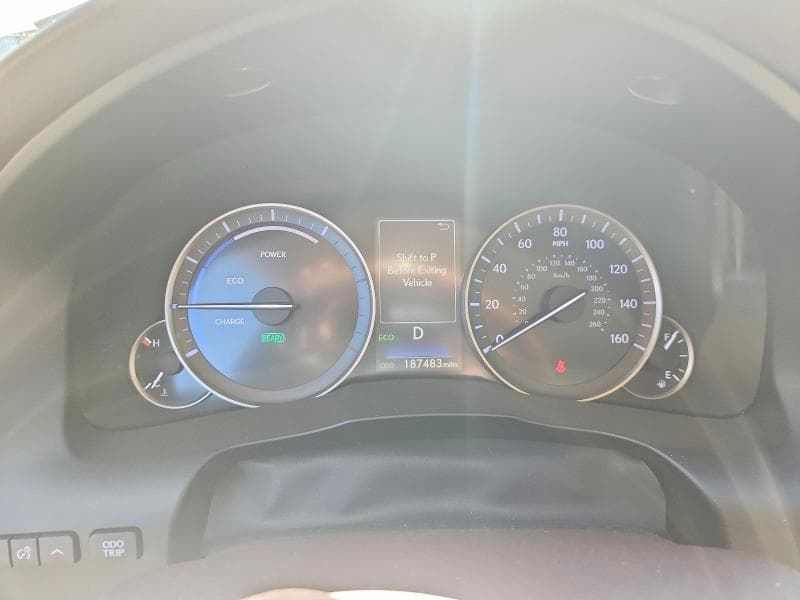 2016 LEXUS ES 300H 9