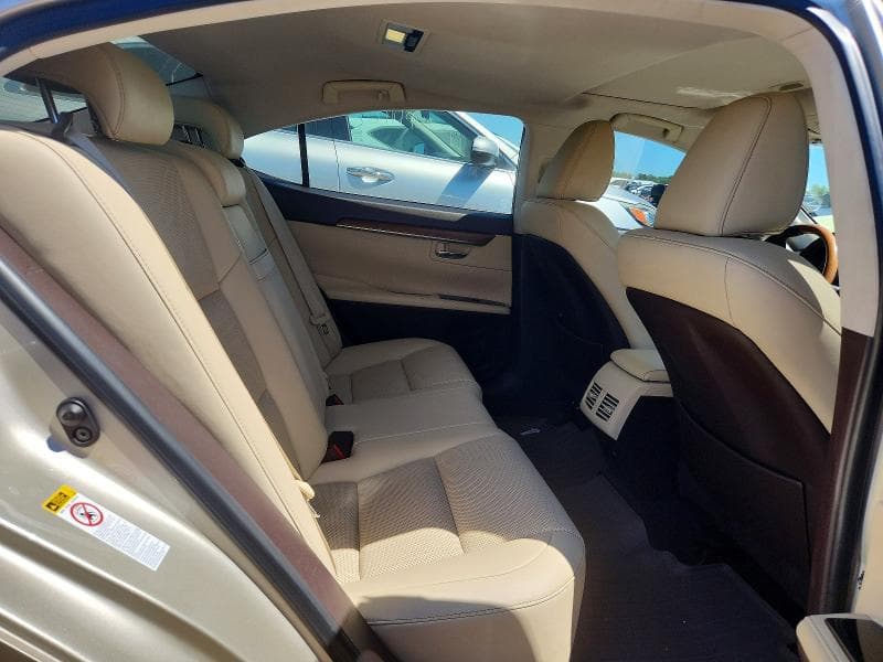 2016 LEXUS ES 300H 10