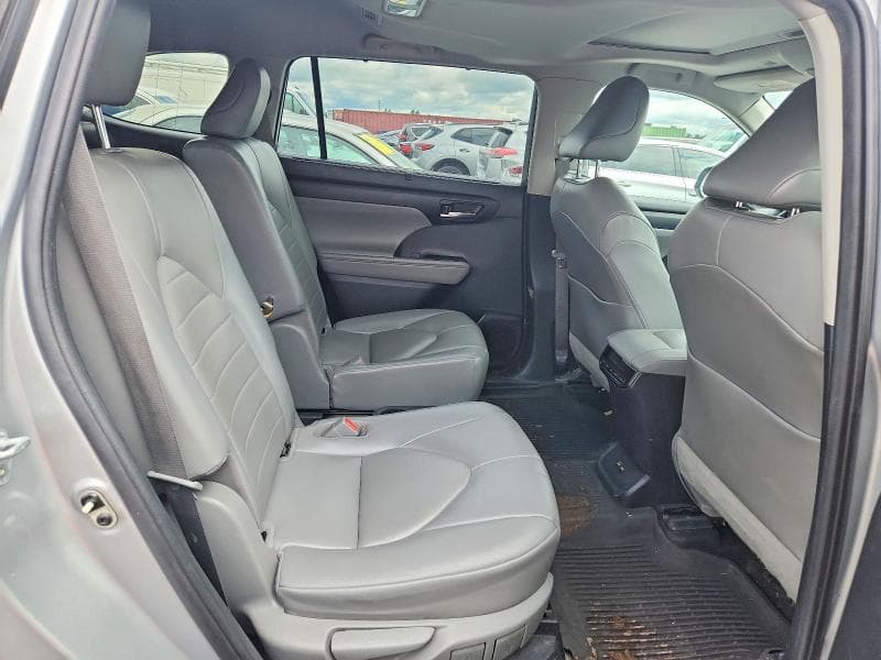 2021 TOYOTA HIGHLANDER HYBRID XLE 11