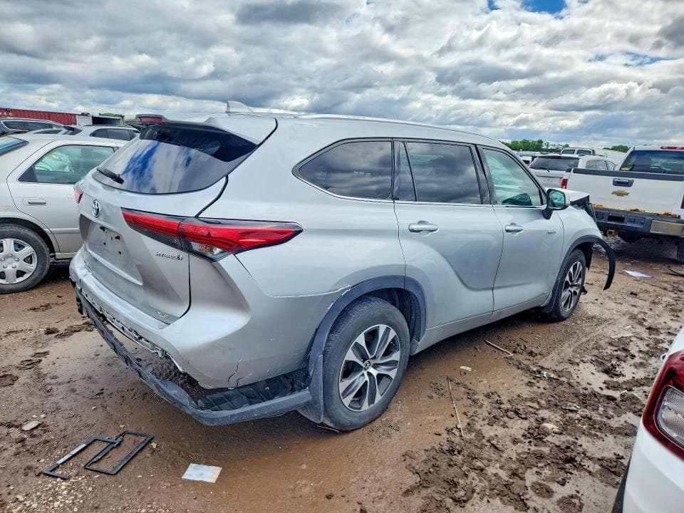 2021 TOYOTA HIGHLANDER HYBRID XLE 3