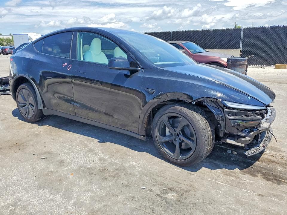 2026 TESLA MODEL Y 4