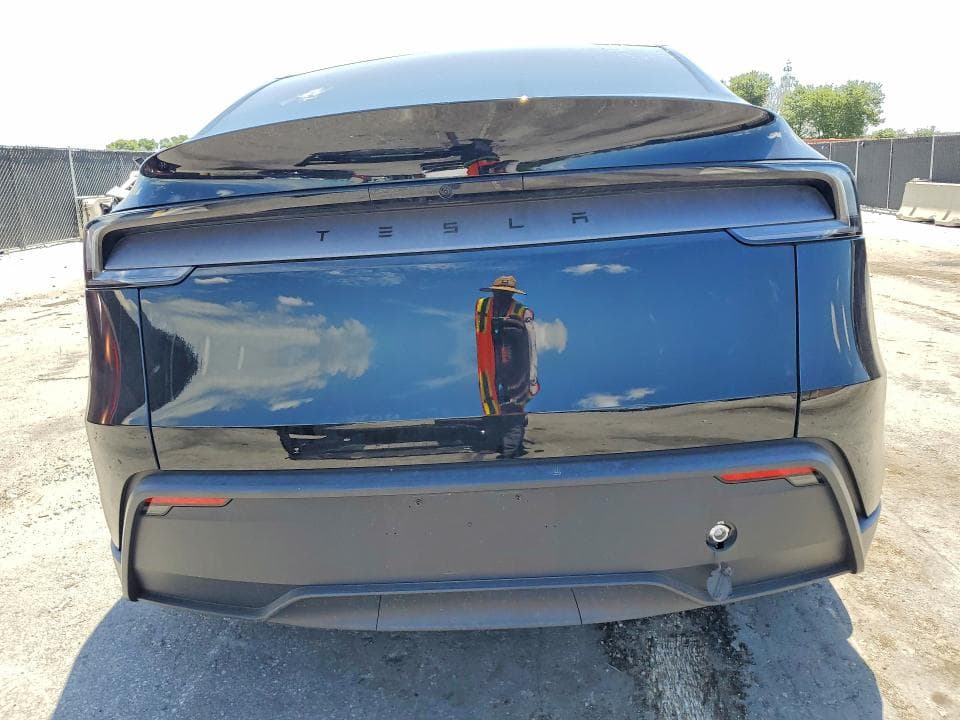 2026 TESLA MODEL Y 6