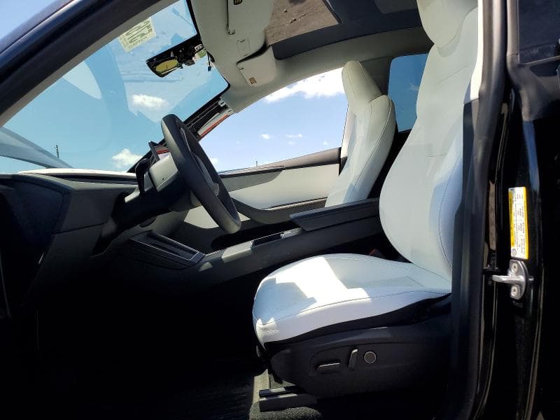 2026 TESLA MODEL Y 7