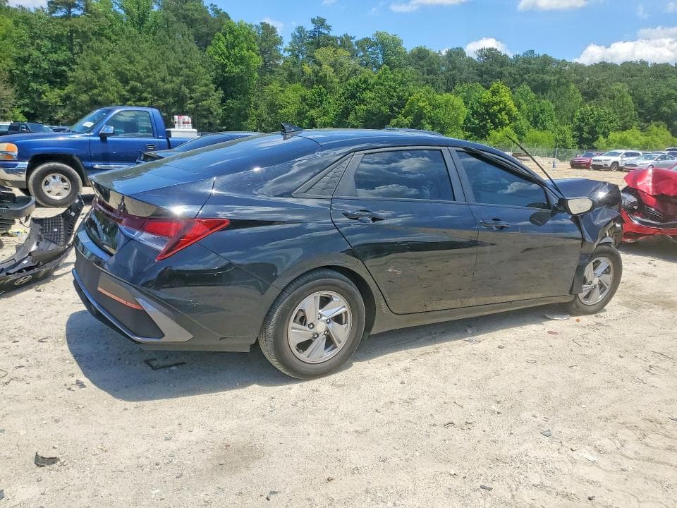 2024 HYUNDAI ELANTRA SE 3