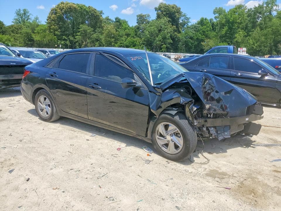 2024 HYUNDAI ELANTRA SE 4