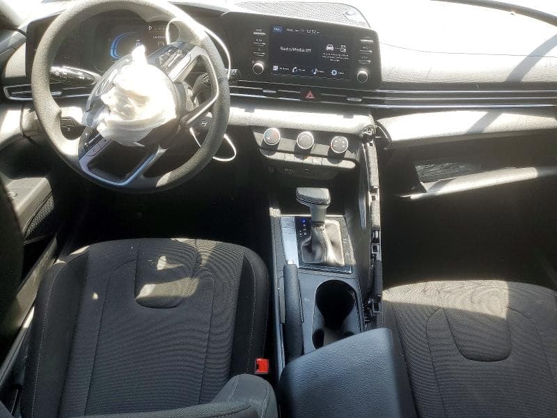 2024 HYUNDAI ELANTRA SE 8
