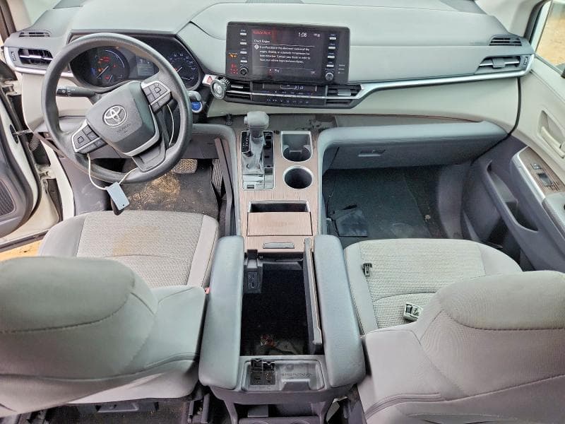 2021 TOYOTA SIENNA LE 8
