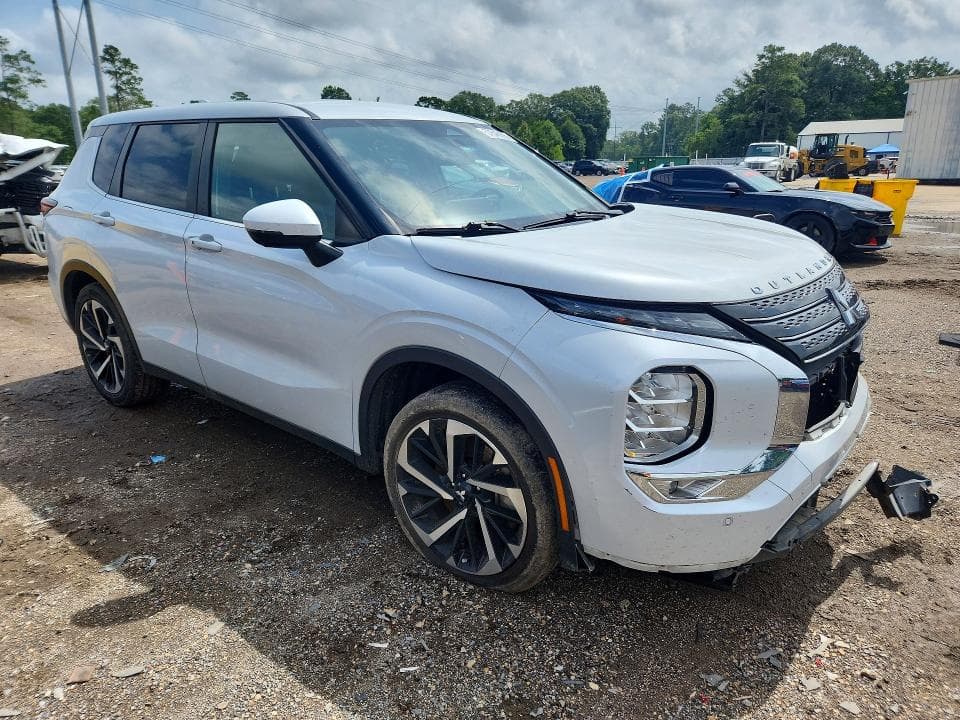 2023 MITSUBISHI OUTLANDER SE 4