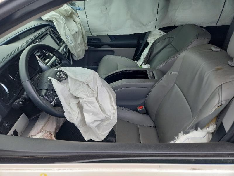2019 TOYOTA HIGHLANDER XLE XLE 7
