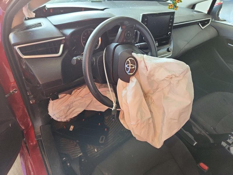2021 TOYOTA COROLLA LE LE 8